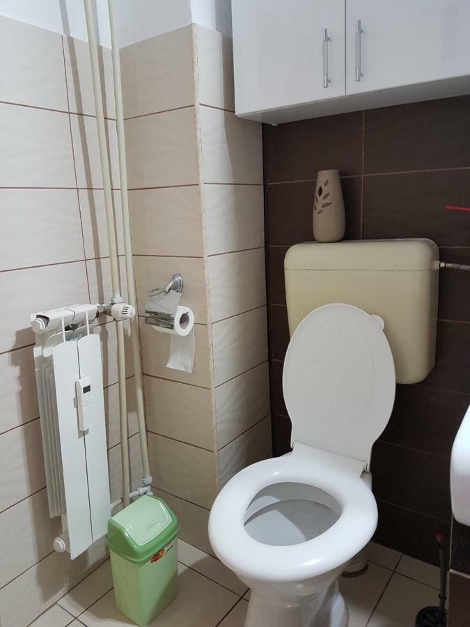Apartament Aura Apartment ออราแด ภายนอก รูปภาพ