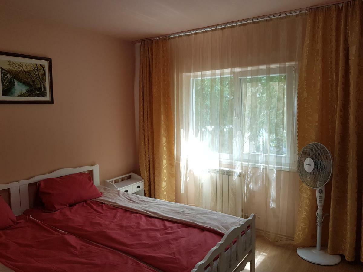 Apartament Aura Apartment ออราแด ภายนอก รูปภาพ