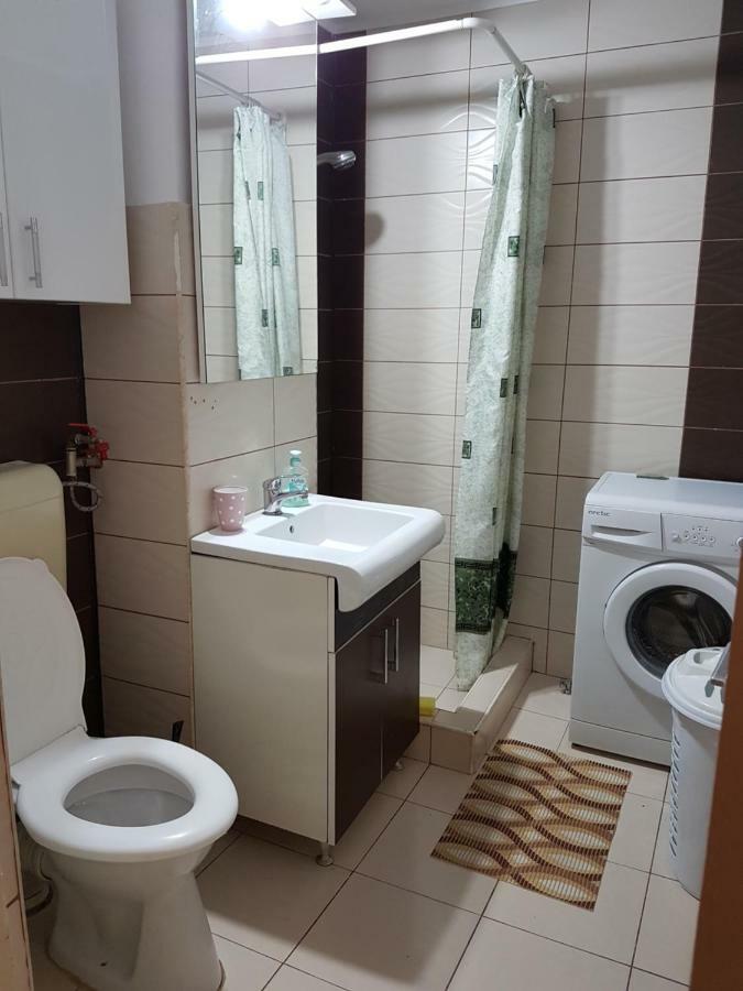 Apartament Aura Apartment ออราแด ภายนอก รูปภาพ