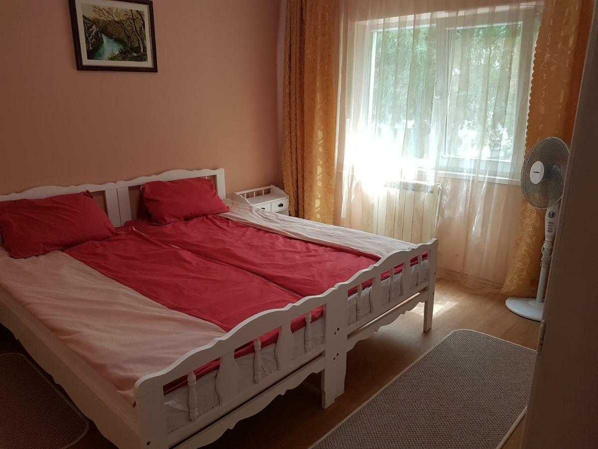 Apartament Aura Apartment ออราแด ภายนอก รูปภาพ