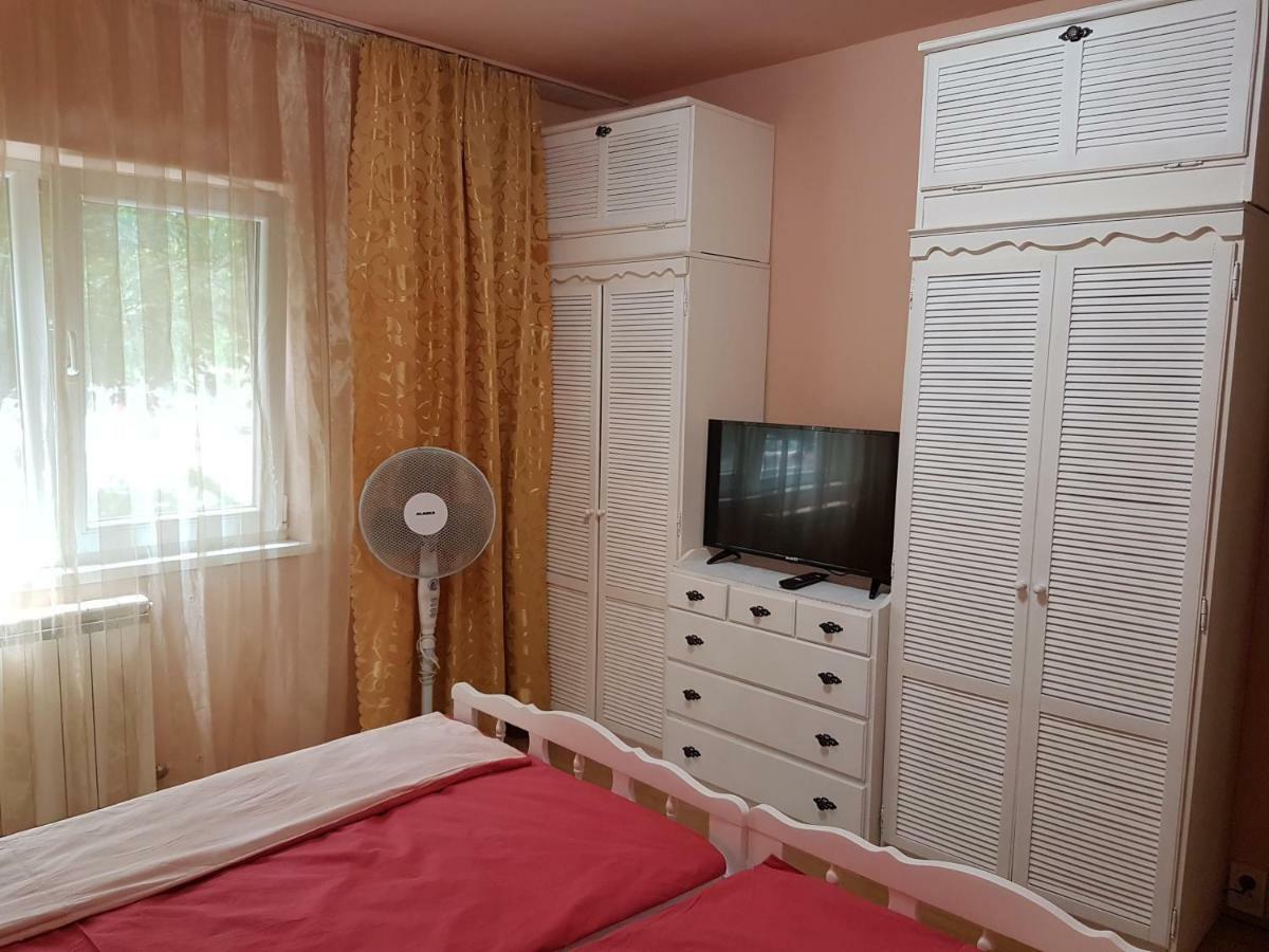 Apartament Aura Apartment ออราแด ภายนอก รูปภาพ